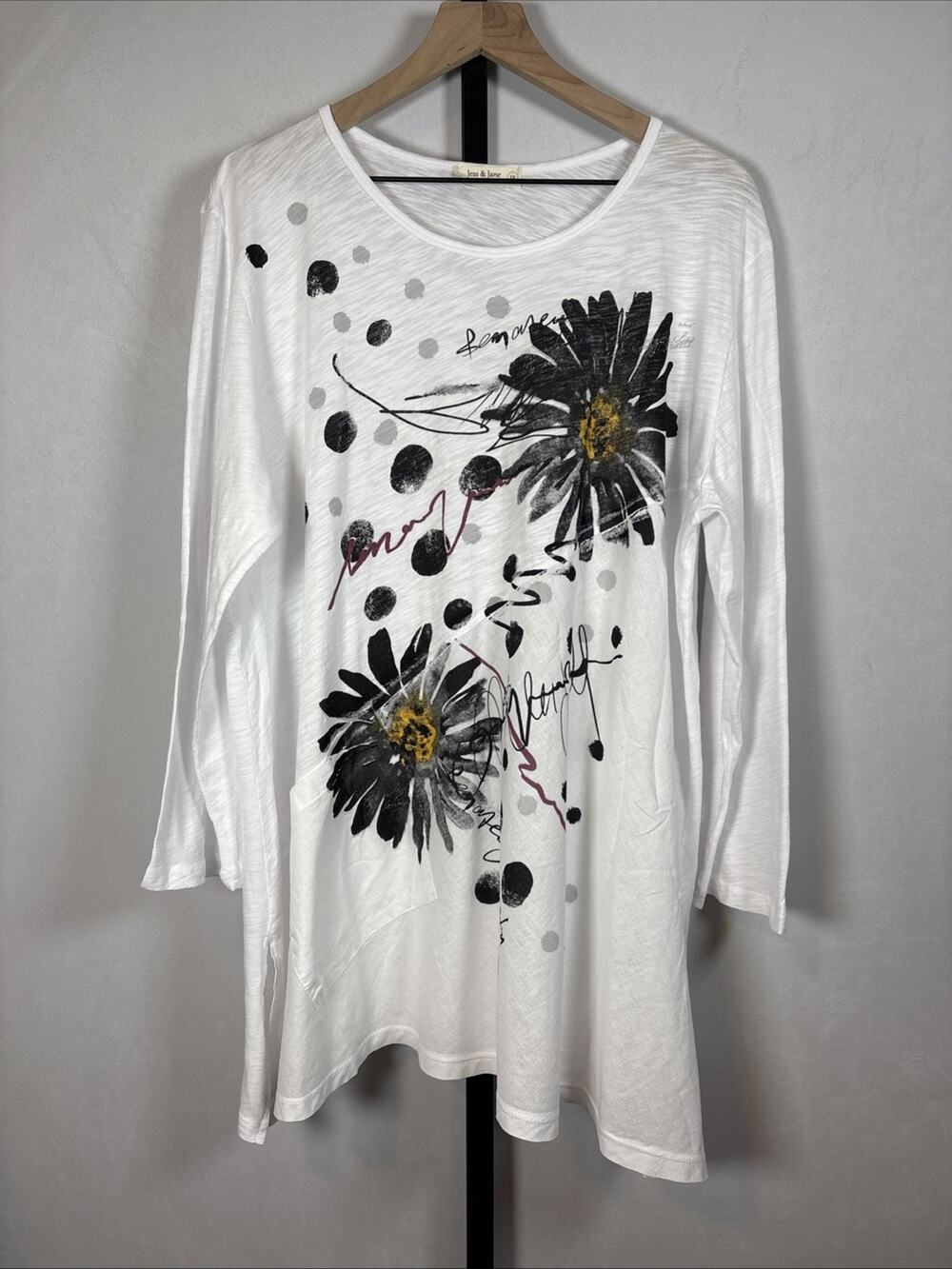 Jess & Jane Floral Tunic Top Women's 1X White Pocket Cotton Artsy Long Sleeve